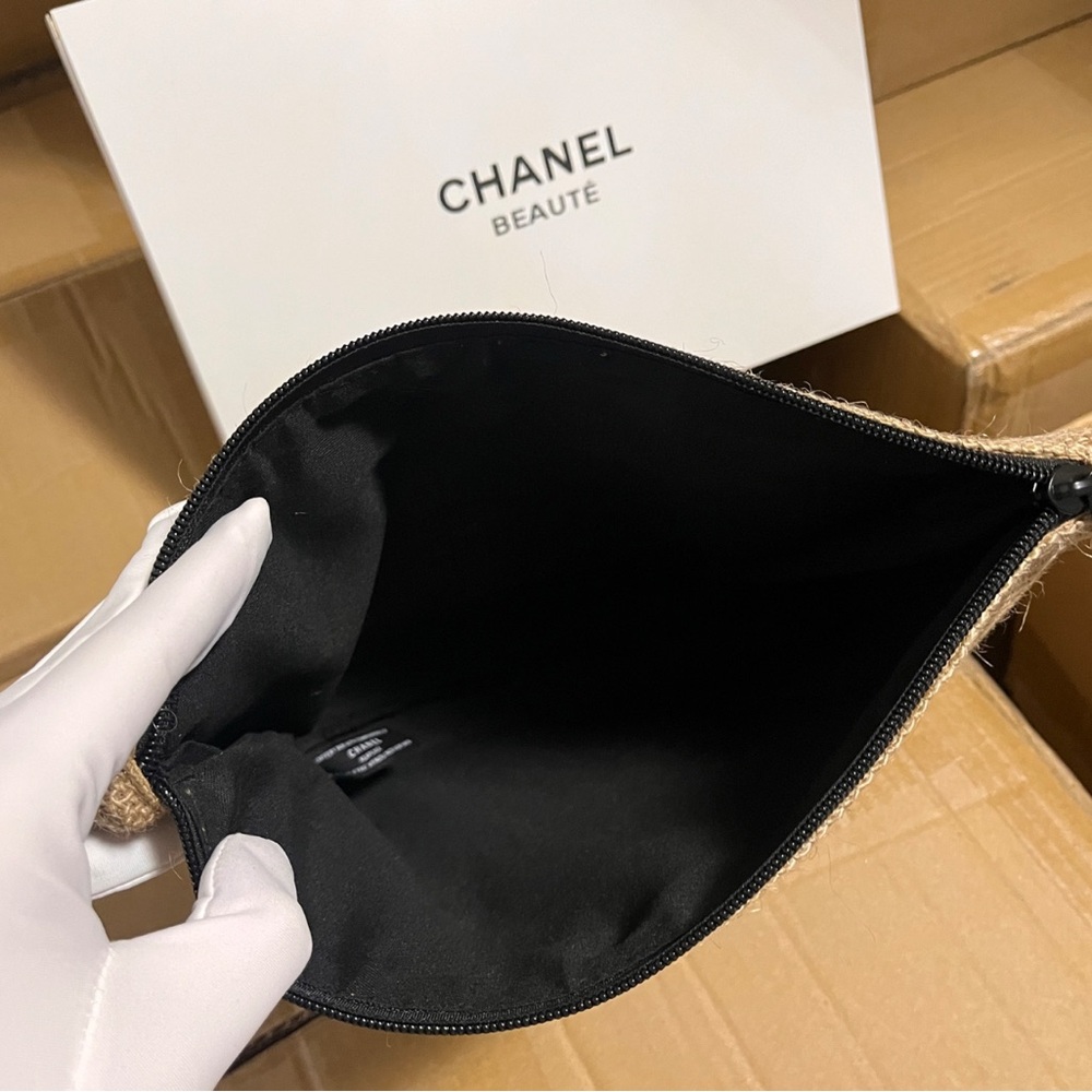 Chanel VIP Makeup Bag - Picture 4 of 6
